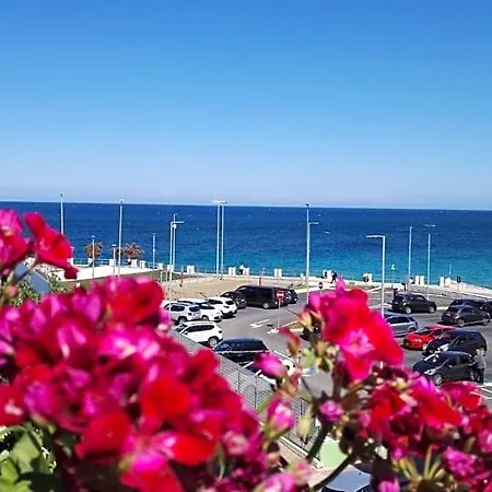 Gallery Art - Sea View לינה וארוחת בוקר מונופולי