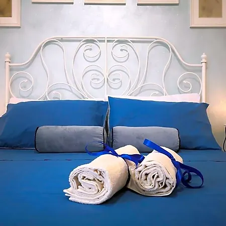 לינה וארוחת בוקר Gallery Art - Sea View 4*