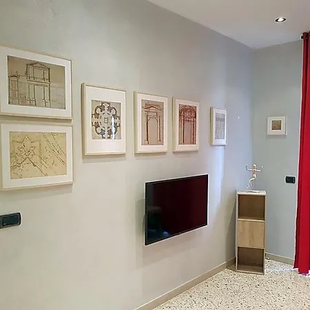 לינה וארוחת בוקר Gallery Art - Sea View 4*